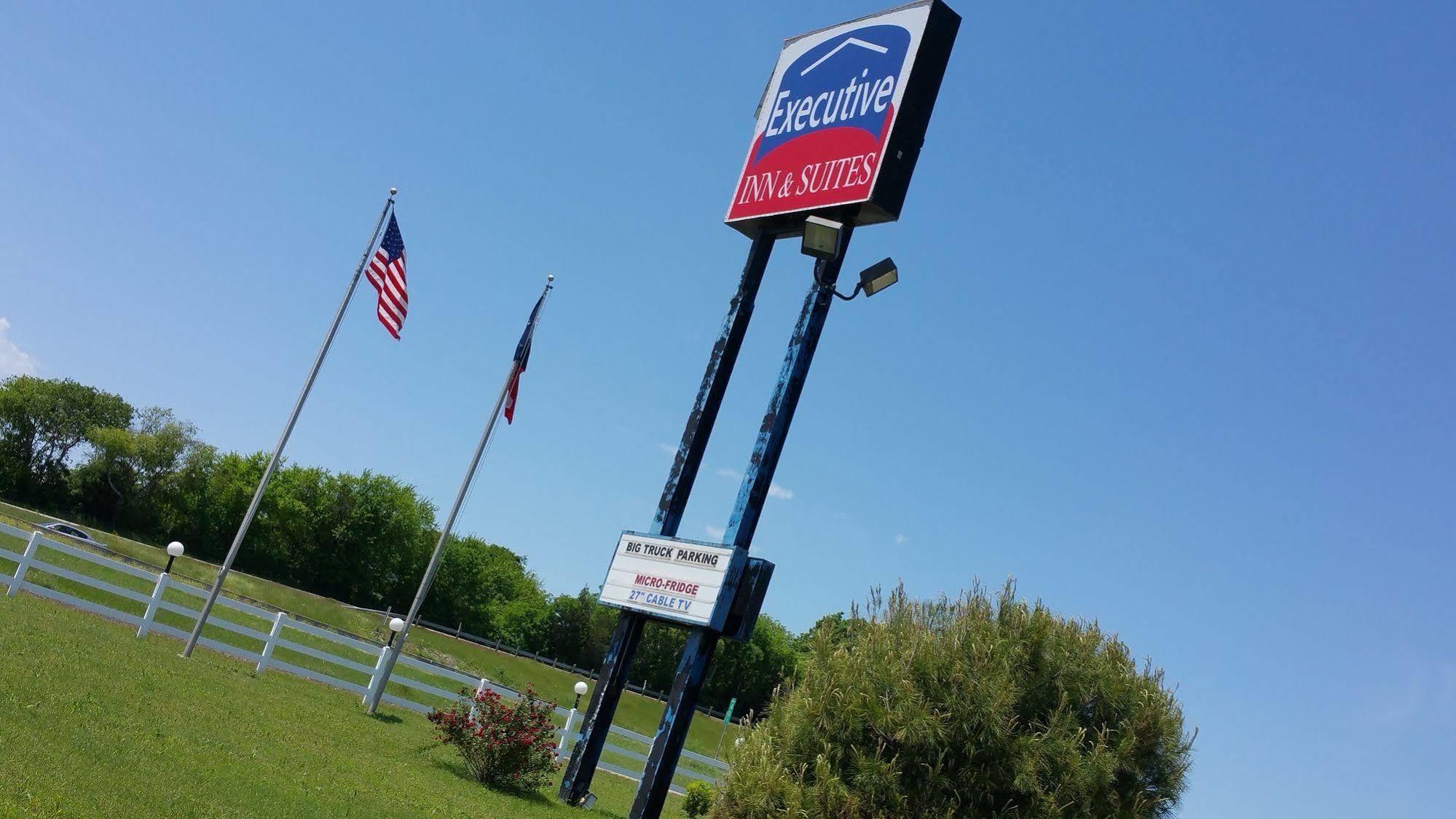 Executive Inn And Suites Waxahachie Exterior photo